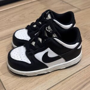 Nike Toddler Black and White Sneakers